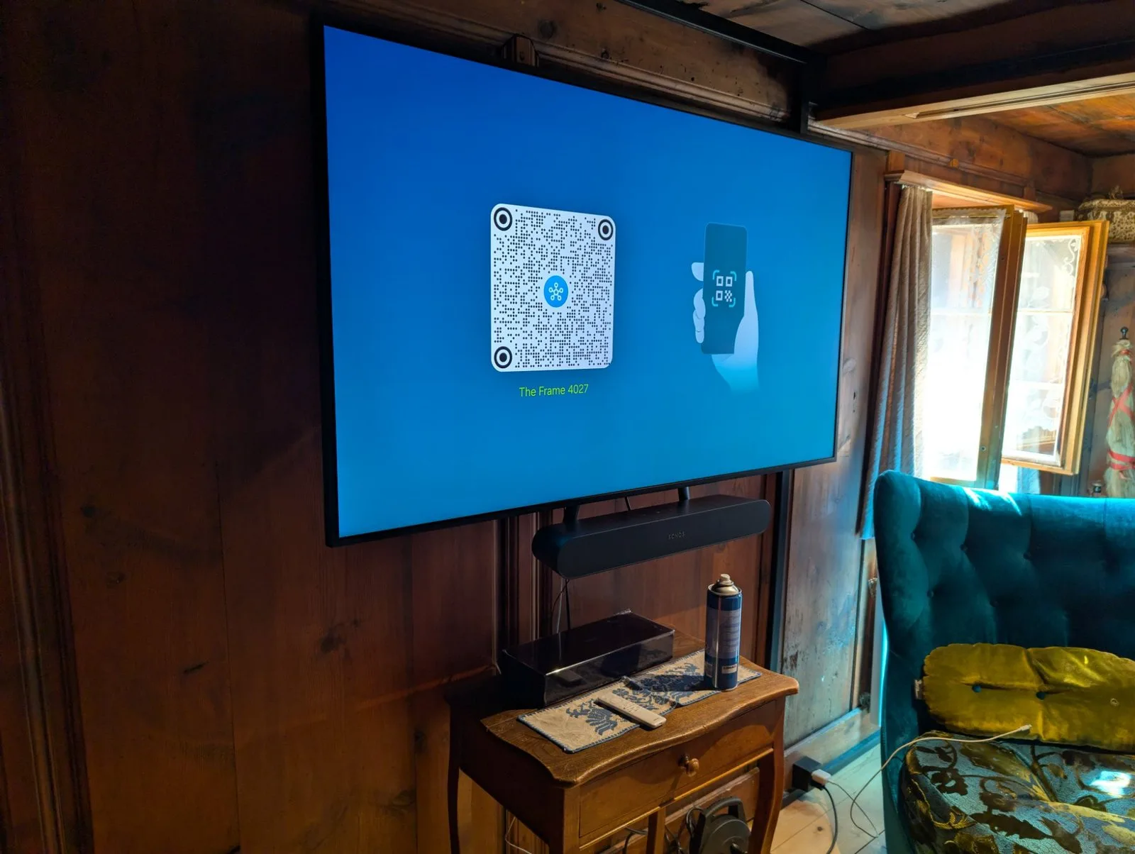 An der Wand montierter Fernseher mit Sonos-Soundbar – Installation durch den tannò Aussendienst