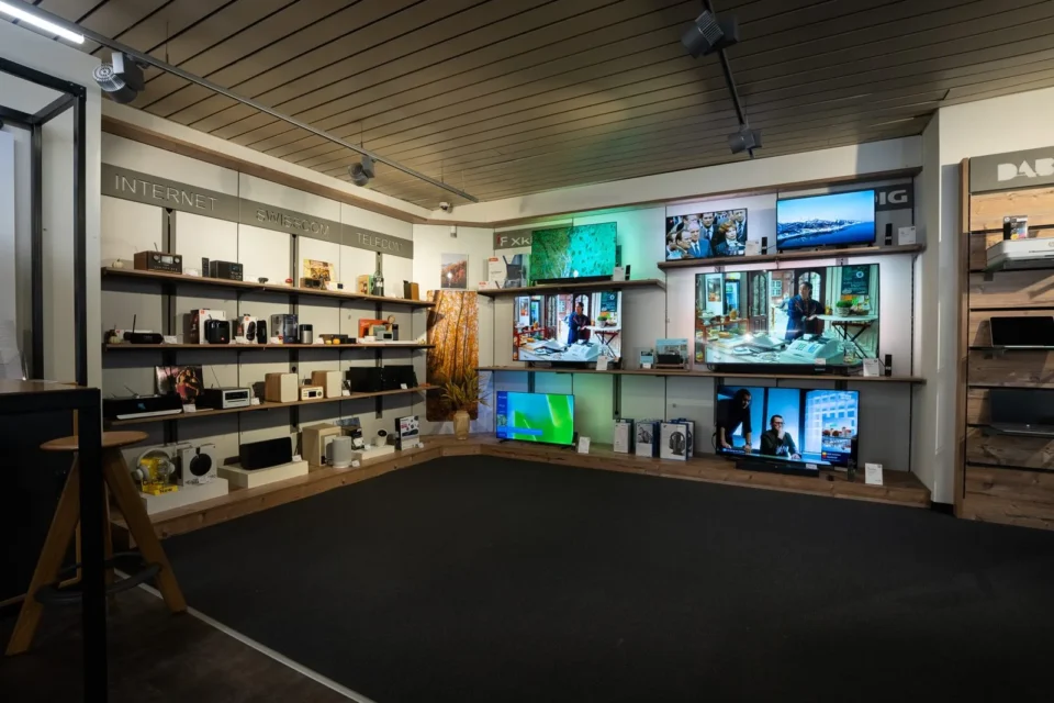 TV-, Audio- und Radio-Ausstellung im Laden von tannò mobile